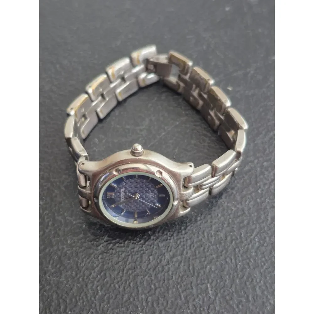 Fossil Ladies Great Blue dial and  Original Metal Band New battery Sharp Classic